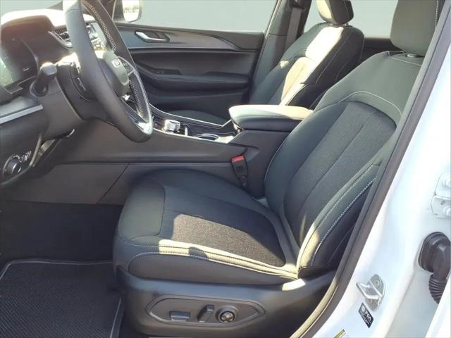 2026 Jeep Grand Cherokee L Laredo 4x2