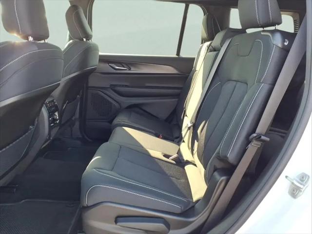 2026 Jeep Grand Cherokee L Laredo 4x2