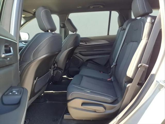 2026 Jeep Grand Cherokee L Laredo 4x2