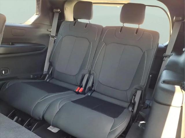 2026 Jeep Grand Cherokee L Laredo 4x2