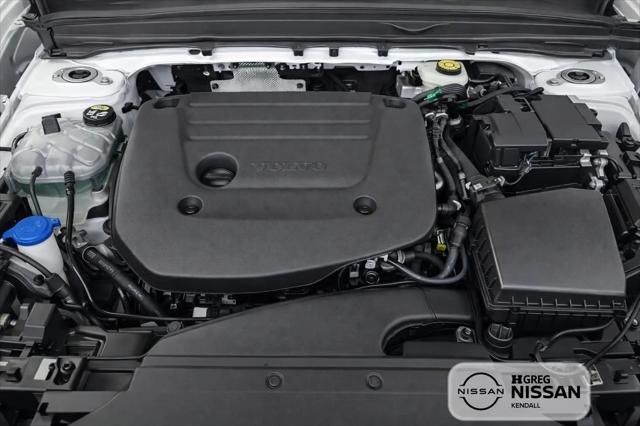 2024 Volvo XC40 B5 Core Bright Theme