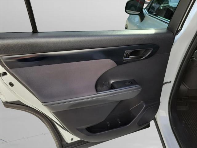 2023 Toyota Highlander Hybrid LE