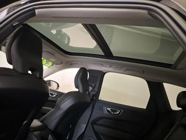 2022 Volvo XC60 B5 Momentum