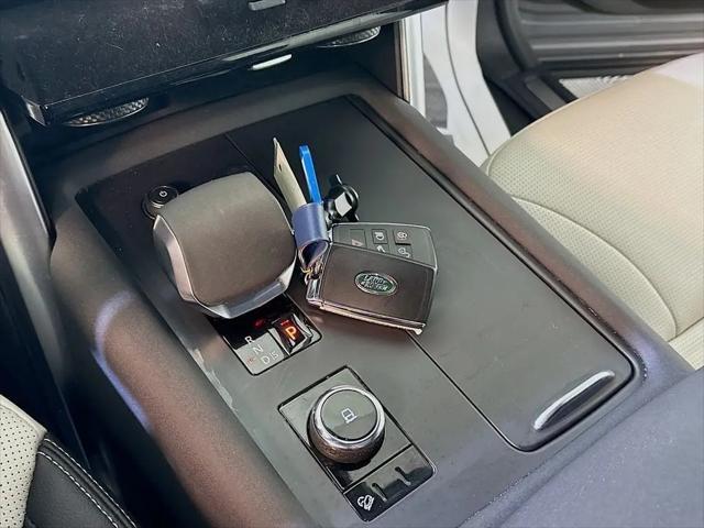 2023 Land Rover Discovery P300 S R-Dynamic