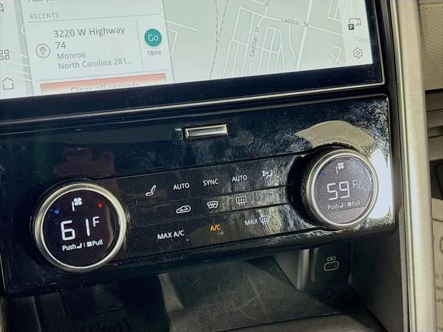 2023 Land Rover Discovery P300 S R-Dynamic