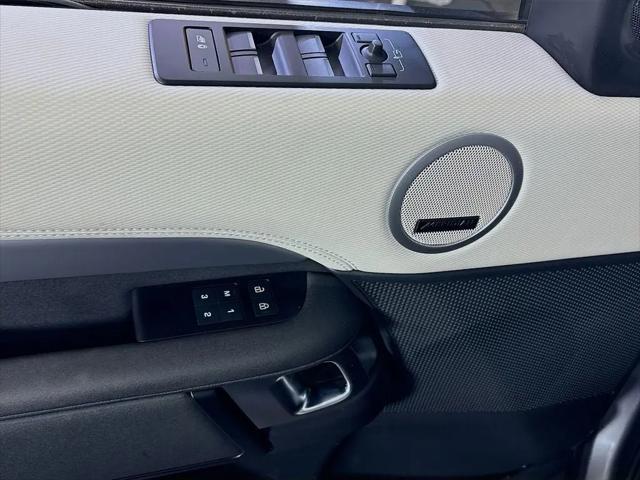 2023 Land Rover Discovery P300 S R-Dynamic