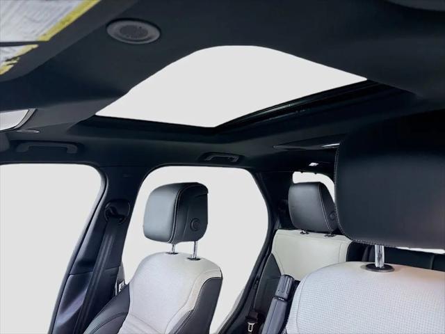 2023 Land Rover Discovery P300 S R-Dynamic