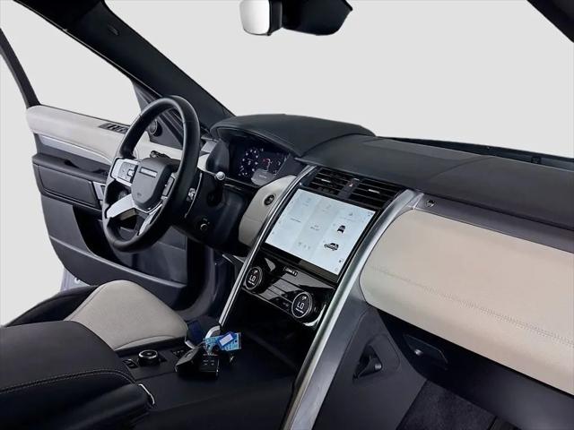 2023 Land Rover Discovery P300 S R-Dynamic