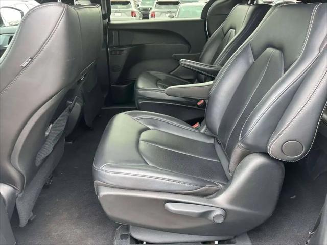2024 Chrysler Pacifica Hybrid S Appearance Pkg