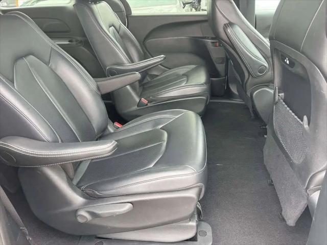 2024 Chrysler Pacifica Hybrid S Appearance Pkg