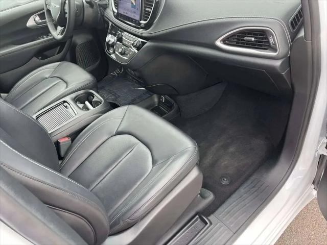 2024 Chrysler Pacifica Hybrid S Appearance Pkg