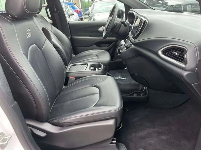 2024 Chrysler Pacifica Hybrid S Appearance Pkg