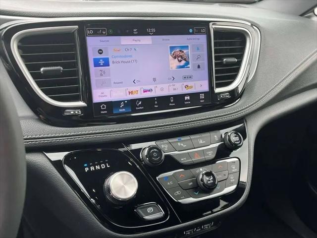 2024 Chrysler Pacifica Hybrid S Appearance Pkg