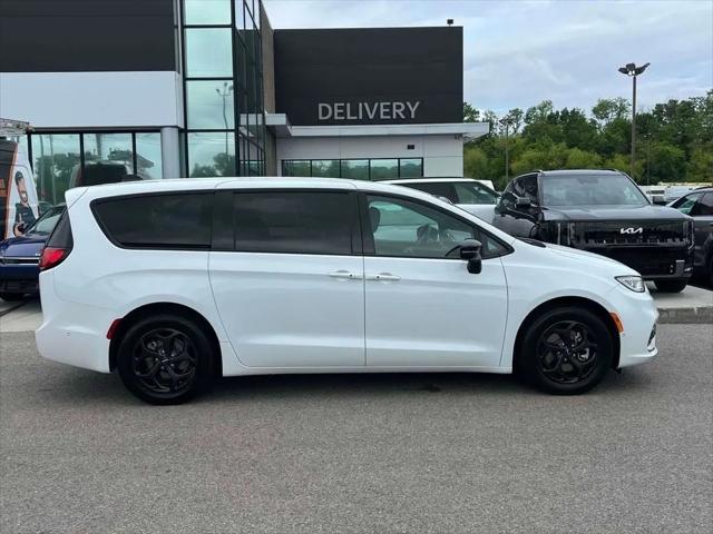 2024 Chrysler Pacifica Hybrid S Appearance Pkg