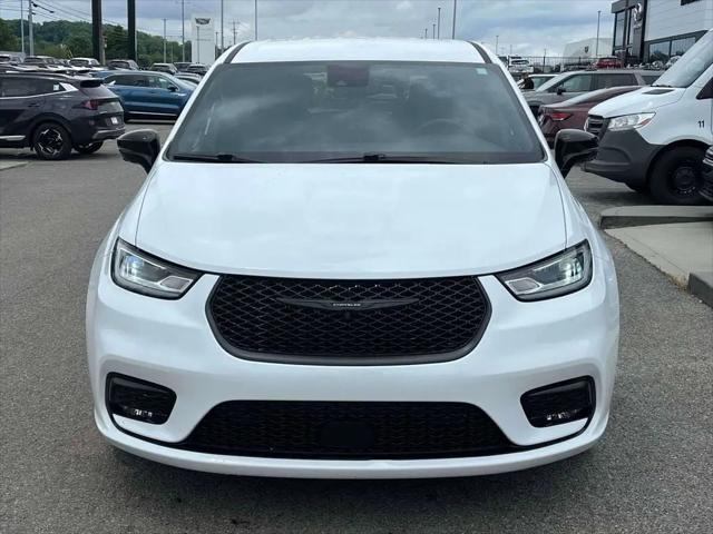 2024 Chrysler Pacifica Hybrid S Appearance Pkg