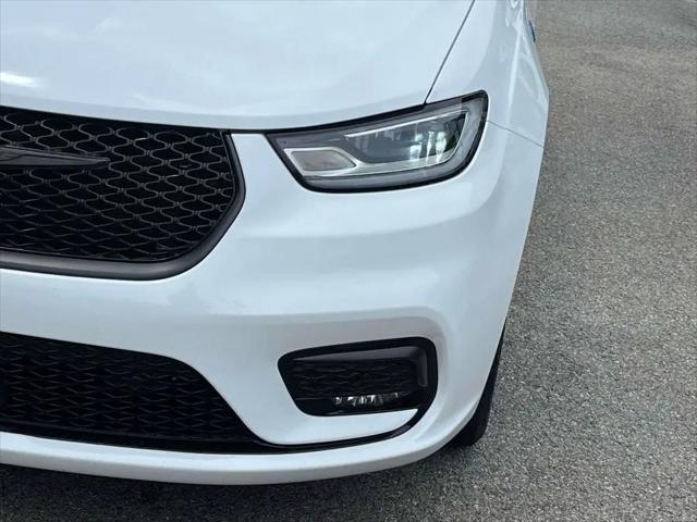 2024 Chrysler Pacifica Hybrid S Appearance Pkg