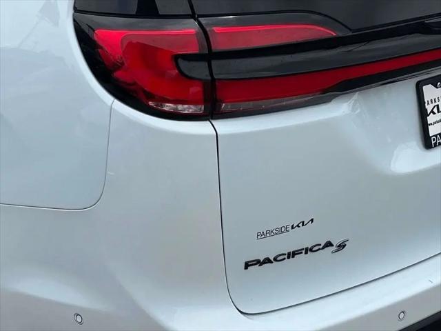 2024 Chrysler Pacifica Hybrid S Appearance Pkg