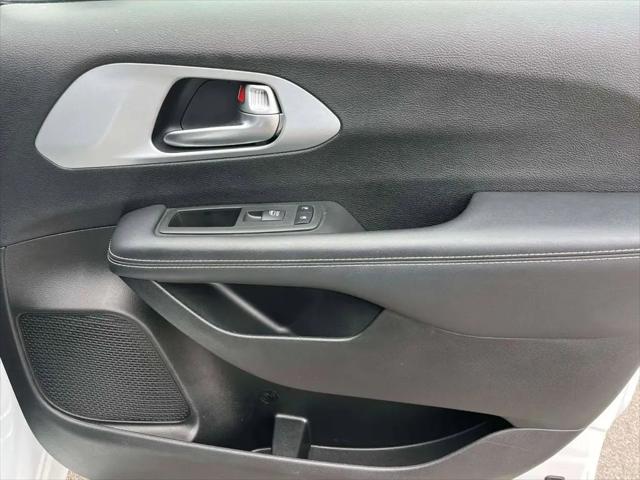 2024 Chrysler Pacifica Hybrid S Appearance Pkg
