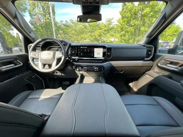 2025 GMC Sierra 2500HD 4WD Crew Cab Standard Bed SLT