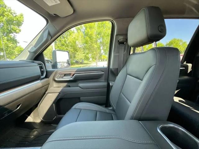 2025 GMC Sierra 2500HD 4WD Crew Cab Standard Bed SLT