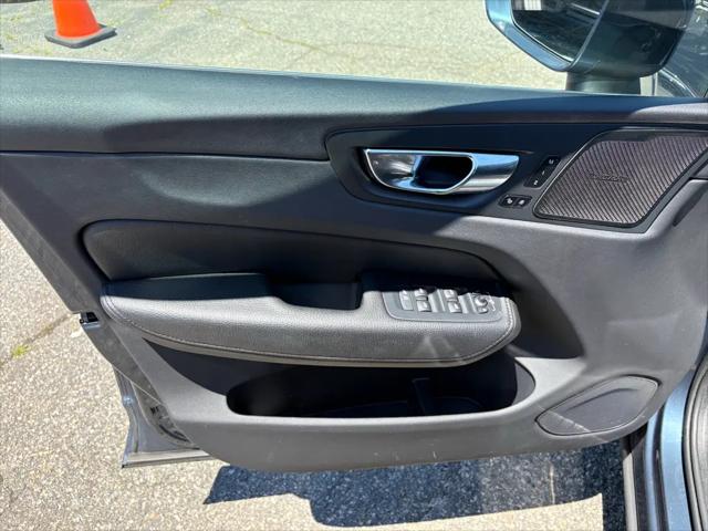 2022 Volvo XC60 B5 Momentum