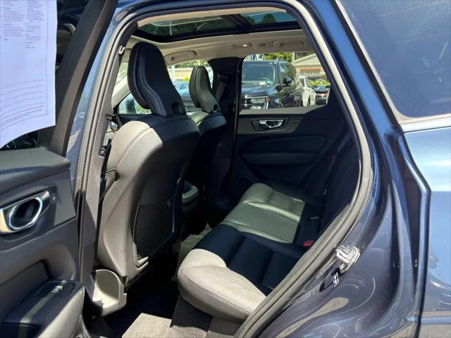 2022 Volvo XC60 B5 Momentum