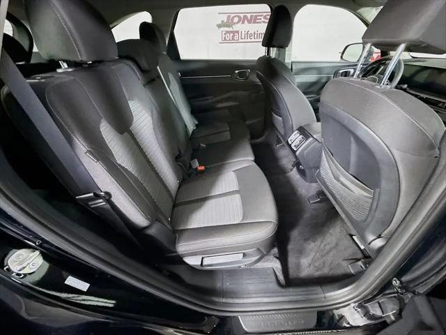 2025 Kia Sorento LX