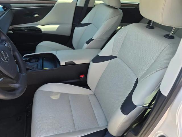 2025 Lexus ES 300h ES 300h