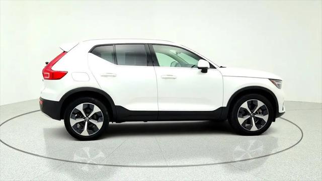 2024 Volvo XC40 B5 Plus Bright Theme