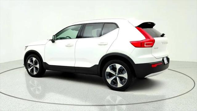 2024 Volvo XC40 B5 Plus Bright Theme
