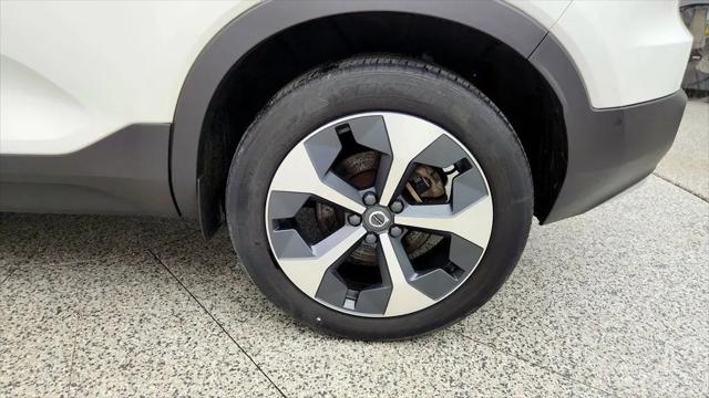 2024 Volvo XC40 B5 Plus Bright Theme