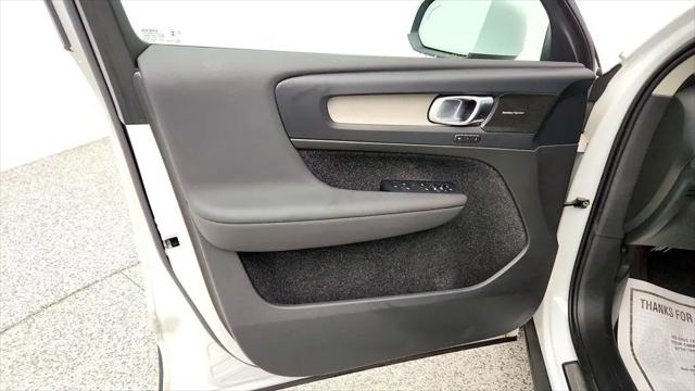 2024 Volvo XC40 B5 Plus Bright Theme