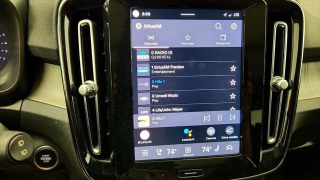 2024 Volvo XC40 B5 Plus Bright Theme