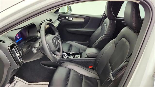 2024 Volvo XC40 B5 Plus Bright Theme