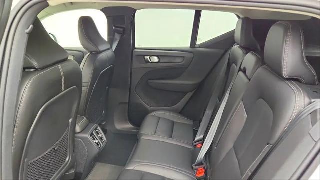 2024 Volvo XC40 B5 Plus Bright Theme