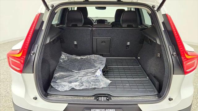 2024 Volvo XC40 B5 Plus Bright Theme