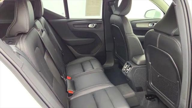 2024 Volvo XC40 B5 Plus Bright Theme