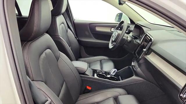 2024 Volvo XC40 B5 Plus Bright Theme