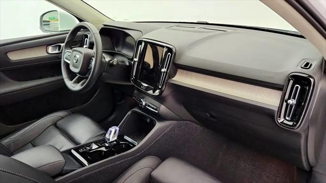 2024 Volvo XC40 B5 Plus Bright Theme