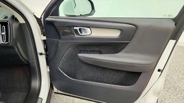 2024 Volvo XC40 B5 Plus Bright Theme