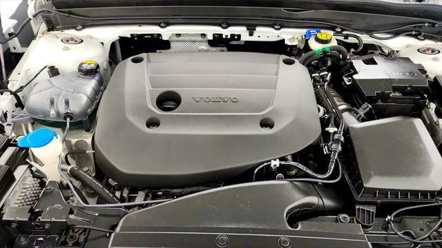 2024 Volvo XC40 B5 Plus Bright Theme
