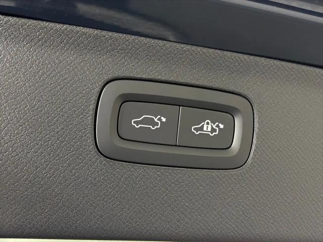 2026 Volvo XC90 Plus, B5 AWD Gas (mild hybrid), Gasoline, Bright, 6 Seats