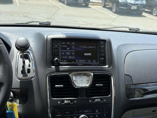 2015 Chrysler Town And Country Touring 2015 Chrysler Town And Country Touring