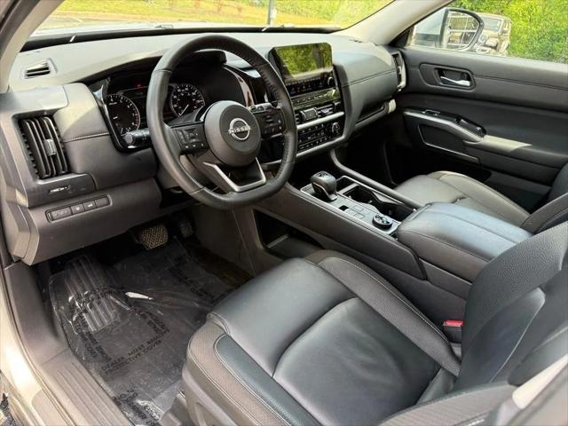 2025 Nissan Pathfinder SL 4WD