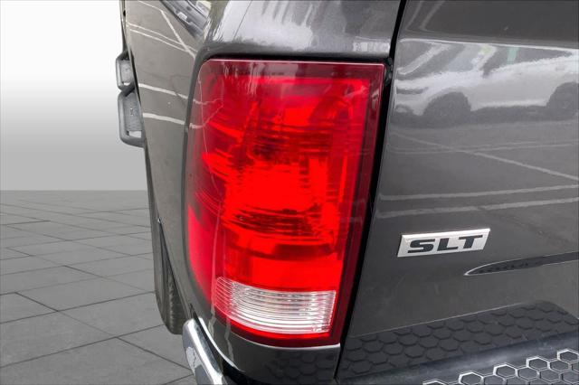 2022 Ram 1500 Classic SLT Crew Cab 4x2 5'7" Box