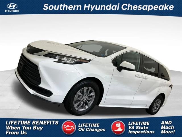 2023 Toyota Sienna LE