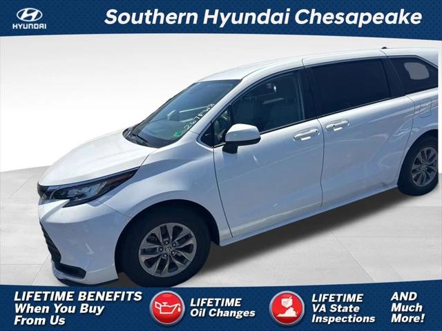2023 Toyota Sienna LE 2023 Toyota Sienna LE