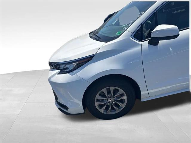 2023 Toyota Sienna LE 2023 Toyota Sienna LE