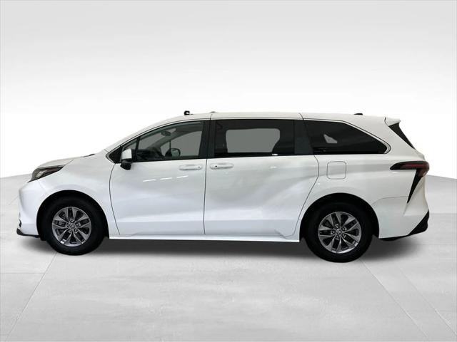 2023 Toyota Sienna LE 2023 Toyota Sienna LE