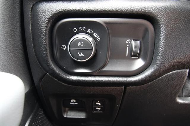 2020 Ram 1500 Big Horn Crew Cab 4x4 5'7" Box